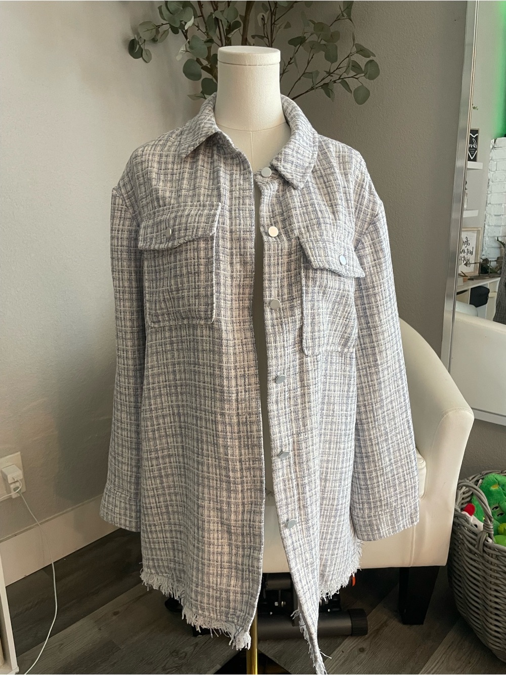 Textured Tweed Button-Front Shacket blue & white from the brand 7for all mankind